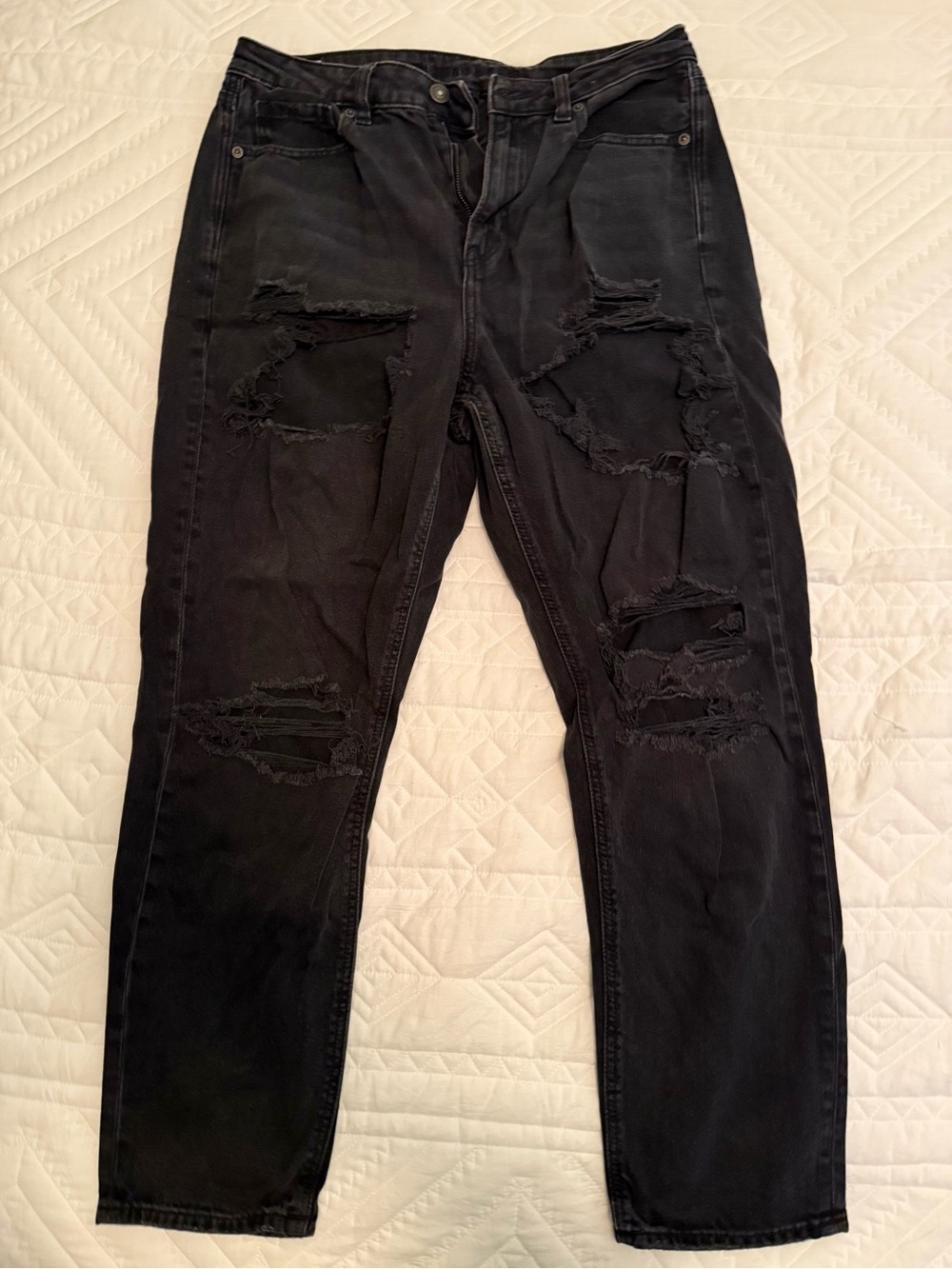 American Eagle Outfitters Women's Black Ripped Relaxed Jeans
